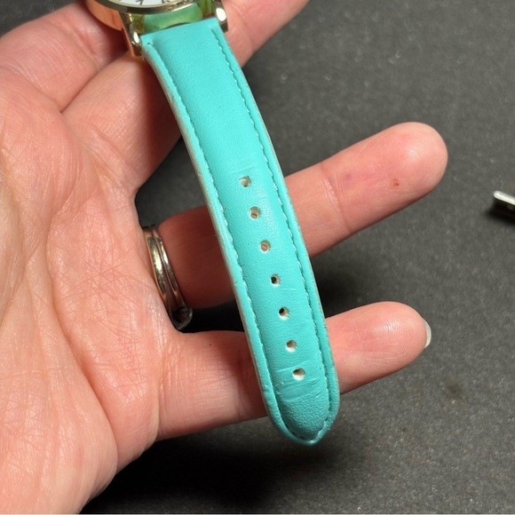 Embassy Ladies Quartz Watch Gold Tone White Dial Teal Band Working GEM9116 - Picture 2 of 7